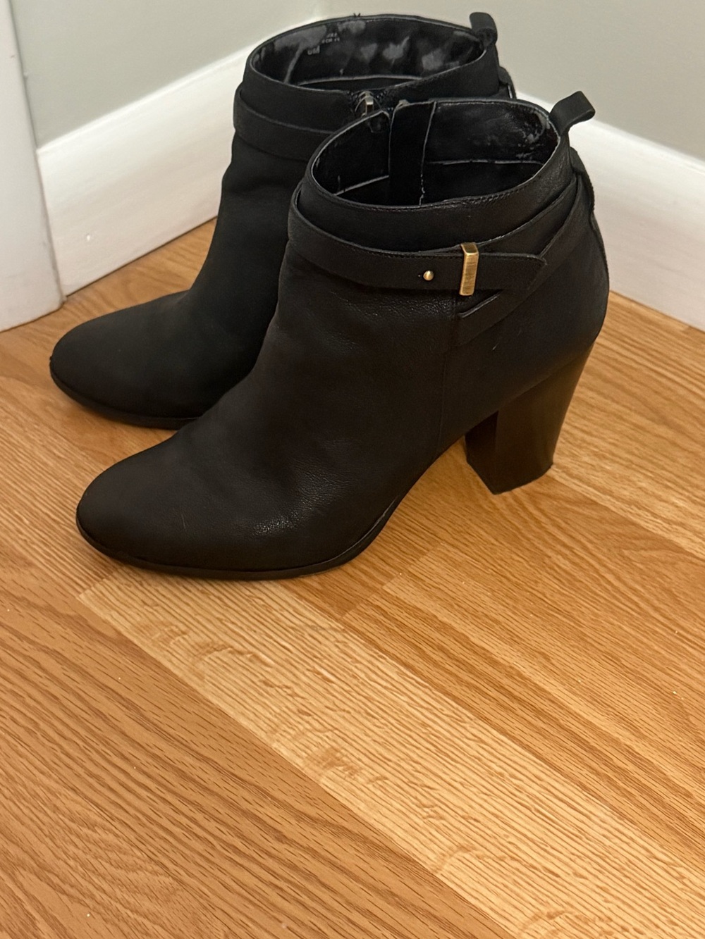 Ann Taylor Black Healed Ankle Booties Size 8